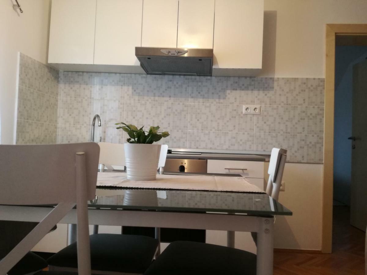 Apartman Jasmin Apartamento Čatrnja Exterior foto